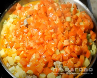 Фото приготовления рецепта: Овощное рагу с мясом - шаг 5