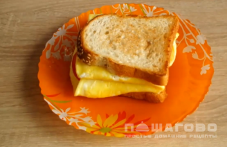 Фото приготовления рецепта: Сэндвич с яйцом - шаг 6