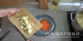 Фото приготовления рецепта: Суп с тушенкой, картошкой и вермишелью - шаг 3