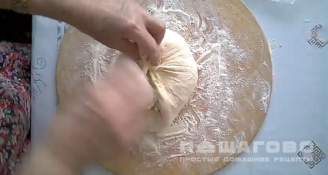 Фото приготовления рецепта: Осетинский пирог с черемшой - шаг 8