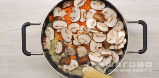 Фото приготовления рецепта: Сливочный суп с грибами - шаг 2