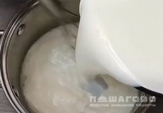 Фото приготовления рецепта: Белый соус Бешамель на молоке с мукой - шаг 3