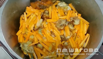Фото приготовления рецепта: Золотистый плов с курицей - шаг 3