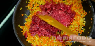 Фото приготовления рецепта: Лазанья с мясным фаршем и пармезаном - шаг 3