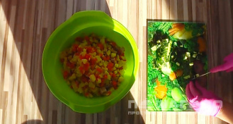 Фото приготовления рецепта: Вегетарианский салат Оливье - шаг 4