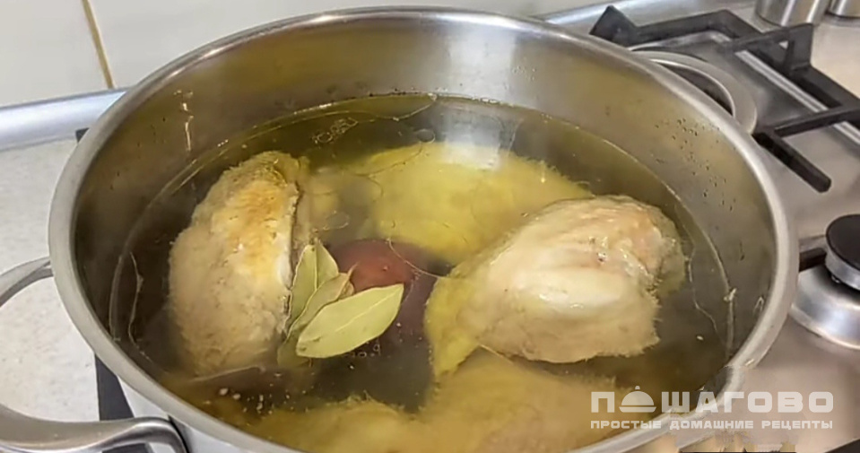 Фото приготовления рецепта: Заливное из курицы - шаг 3