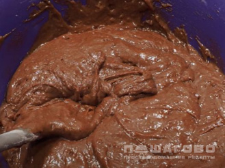 Фото приготовления рецепта: Самый шоколадный торт в мультиварке - шаг 4