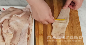 Фото приготовления рецепта: Свиные шкурки по-корейски - шаг 1