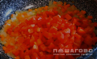 Фото приготовления рецепта: Суп с цветной капустой с сыром плавленным - шаг 2
