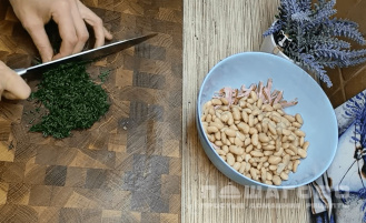 Фото приготовления рецепта: Салат с фасолью и ветчиной - шаг 2