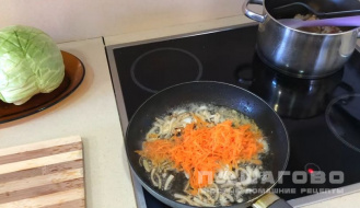 Фото приготовления рецепта: Бигус из свежей капусты с мясом и картошкой - шаг 2