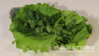 Фото приготовления рецепта: Зеленый салат с сельдью и горчичной заправкой - шаг 1