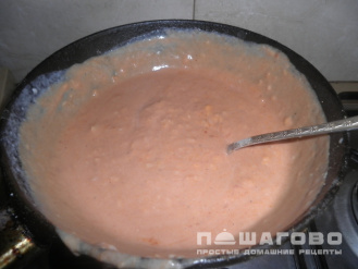 Фото приготовления рецепта: Томатный соус бешамель - шаг 3