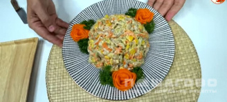 Фото приготовления рецепта: Салат со свининой и кукурузой - шаг 6