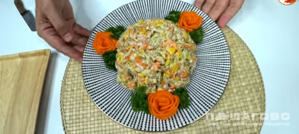 Фото приготовления рецепта: Салат со свининой и кукурузой - шаг 6