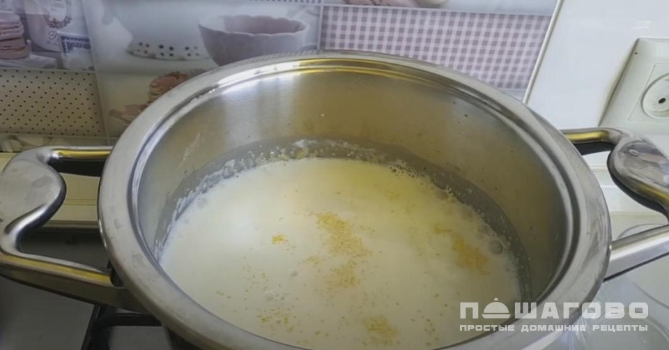 Фото приготовления рецепта: Кукурузная каша с молоком - шаг 3
