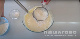 Фото приготовления рецепта: Пышный кекс на сметане - шаг 4