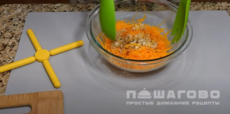 Фото приготовления рецепта: Салат из тыквы с курагой - шаг 5