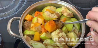 Фото приготовления рецепта: Печеная тыква с яблоками и клюквой - шаг 5
