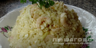 Фото приготовления рецепта: Салат с рисом, креветками и чесноком - шаг 13