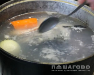 Фото приготовления рецепта: Рыбный суп из семги - шаг 4