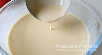 Фото приготовления рецепта: Тонкие блины на молоке - шаг 2