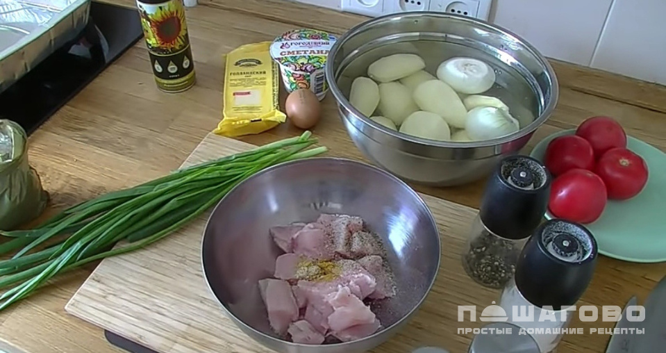 Фото приготовления рецепта: Картофельная запеканка с курицей - шаг 1