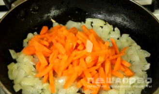 Фото приготовления рецепта: Фасолевый суп с курицей и картошкой - шаг 3