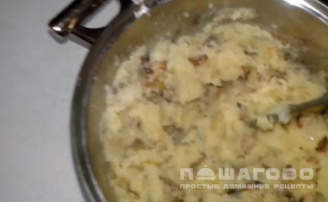 Фото приготовления рецепта: Вареники с картошкой и грибами - шаг 3