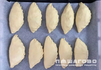 Фото приготовления рецепта: Татарские пирожки «Бэрэнге тэкэсе» - шаг 5