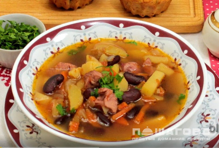 Фасолевый суп с курицей и картошкой