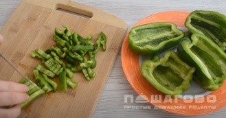 Фото приготовления рецепта: Салат из баклажанов с помидорами (на зиму) - шаг 3
