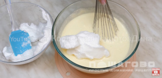 Фото приготовления рецепта: Пышные блины на молоке - шаг 4