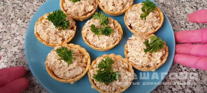 Тарталетки с салатом из тунца