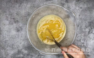 Фото приготовления рецепта: Мандариновый заливной пирог - шаг 6