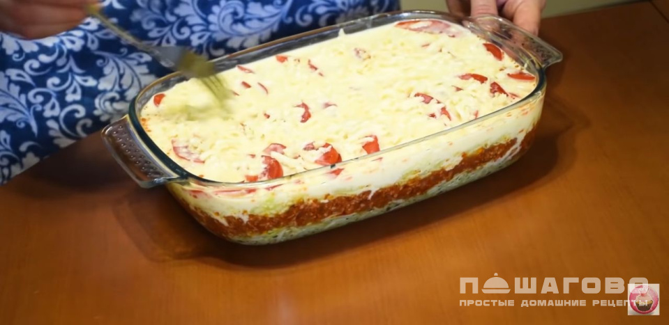 Фото приготовления рецепта: Запеканка из кабачков с фаршем и помидорами - шаг 15