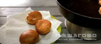 Фото приготовления рецепта: Пончики со сгущенкой - шаг 13