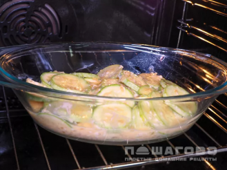 Фото приготовления рецепта: Запеканка из кабачков с плавленным сыром - шаг 4