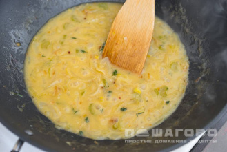 Фото приготовления рецепта: Луковый французский суп - шаг 8