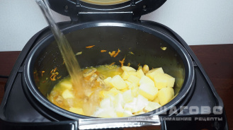Фото приготовления рецепта: Грибной суп в мультиварке - шаг 3