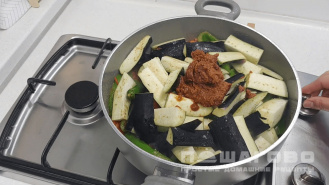 Фото приготовления рецепта: Баклажаны по-корейски - шаг 5