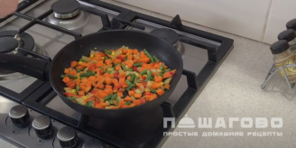 Фото приготовления рецепта: Голец с рисом - шаг 3