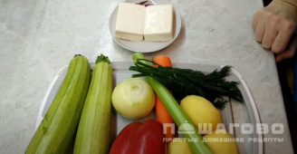 Фото приготовления рецепта: Суп из кабачков с плавленным сыром - шаг 1