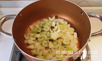 Фото приготовления рецепта: Суп-пюре из моркови - шаг 2