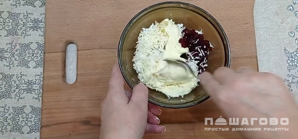 Фото приготовления рецепта: Селедка под шубой с розами - шаг 14