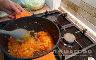 Фото приготовления рецепта: Лаваш с капустой в духовке - шаг 4