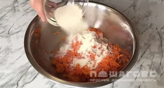 Фото приготовления рецепта: Морковные котлеты без яиц - шаг 2