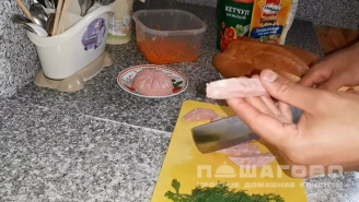 Фото приготовления рецепта: Хот-дог с корейской морковью - шаг 2