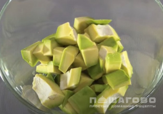 Фото приготовления рецепта: Намазка из мякоти авокадо для бутербродов - шаг 1