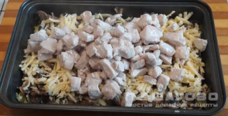 Фото приготовления рецепта: Куриная запеканка с картофелем и грибами «по-французски» - шаг 5